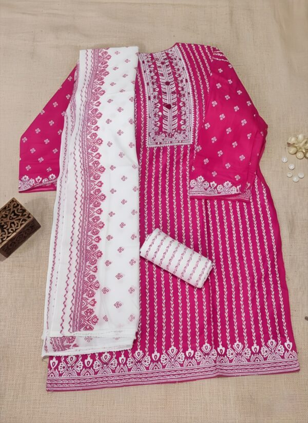 প্রিমিয়াম দিল্লি বুটিক থ্রি পিস (পিংক) - Premium Delhi Boutiques Three Piece (Pink)